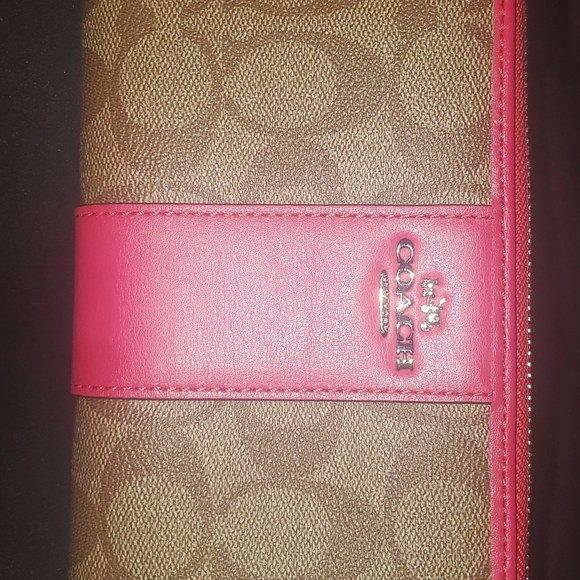 Coach Handbags - COPY - EUC COACH WALLET